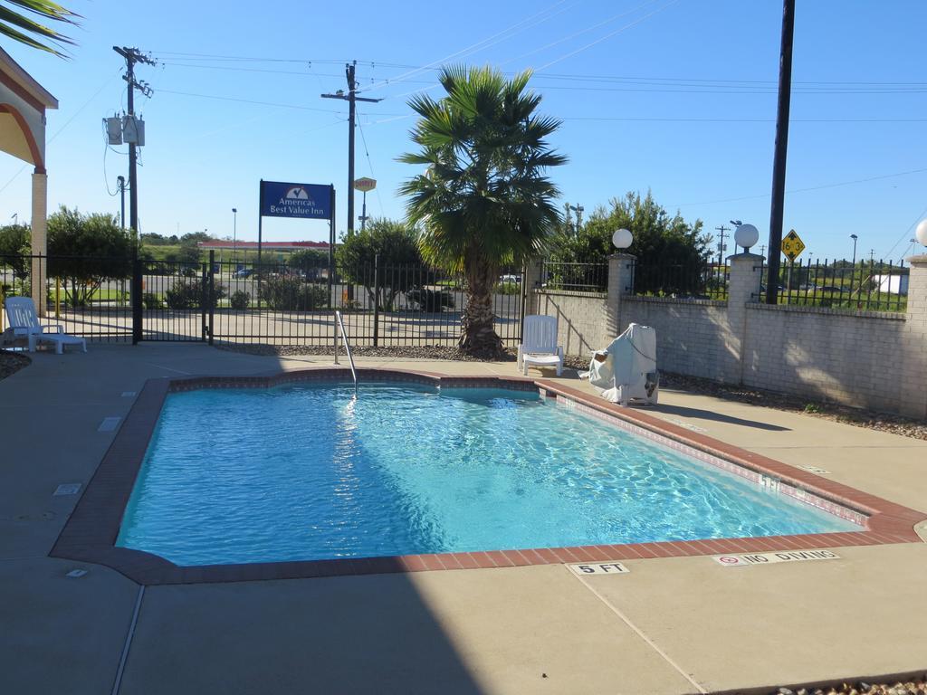 Americas Best Value Inn & Suites Hempstead Buitenkant foto