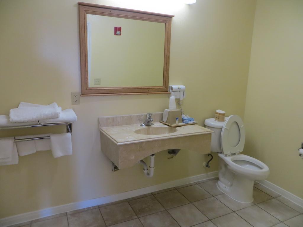 Americas Best Value Inn & Suites Hempstead Kamer foto