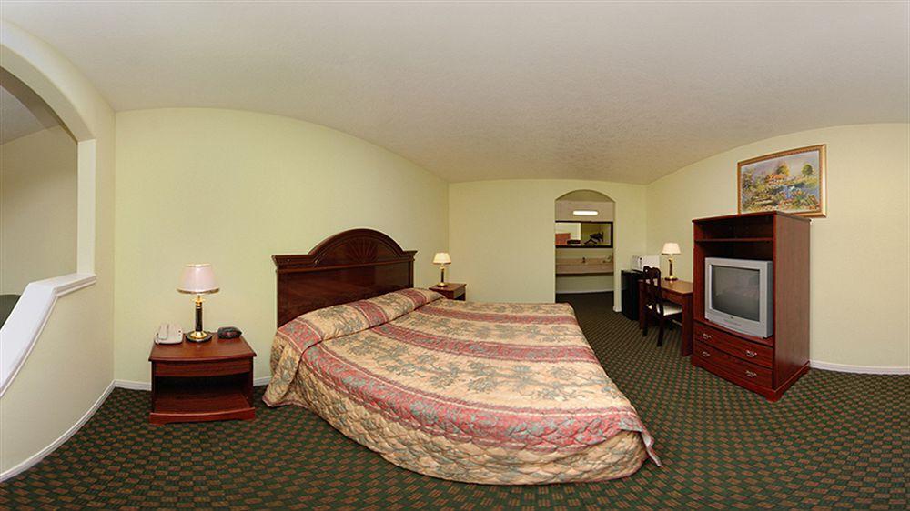 Americas Best Value Inn & Suites Hempstead Buitenkant foto