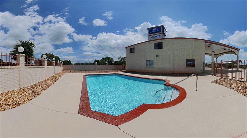Americas Best Value Inn & Suites Hempstead Buitenkant foto