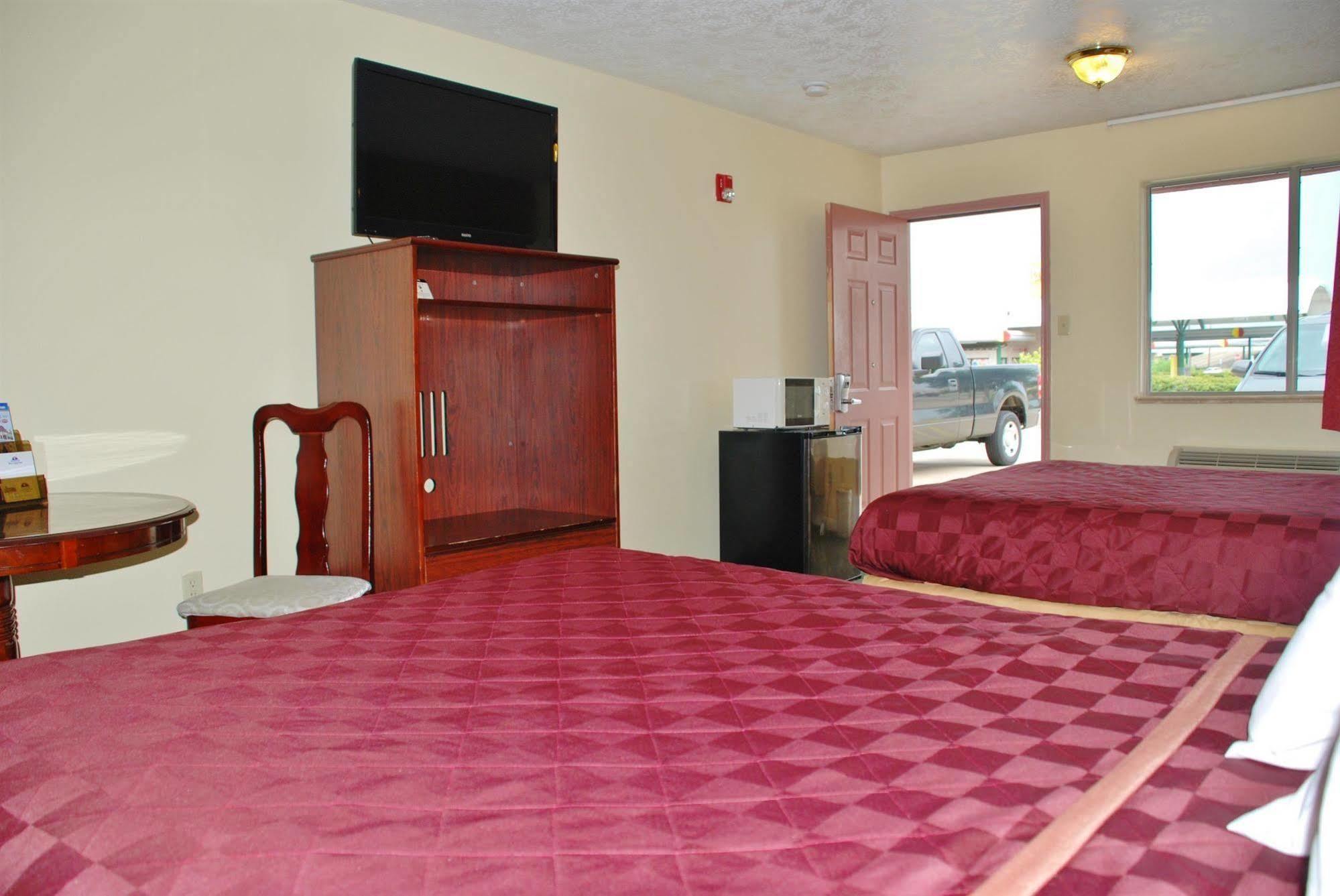 Americas Best Value Inn & Suites Hempstead Buitenkant foto