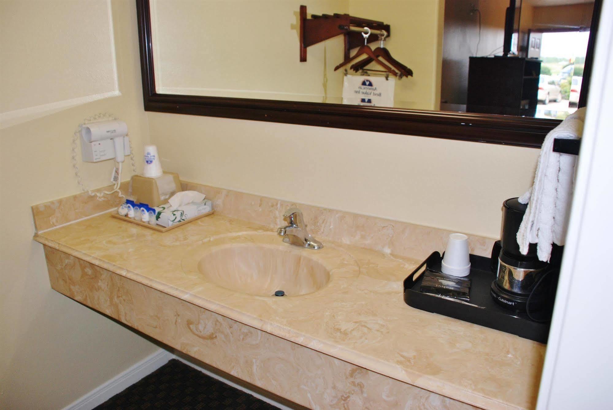 Americas Best Value Inn & Suites Hempstead Buitenkant foto